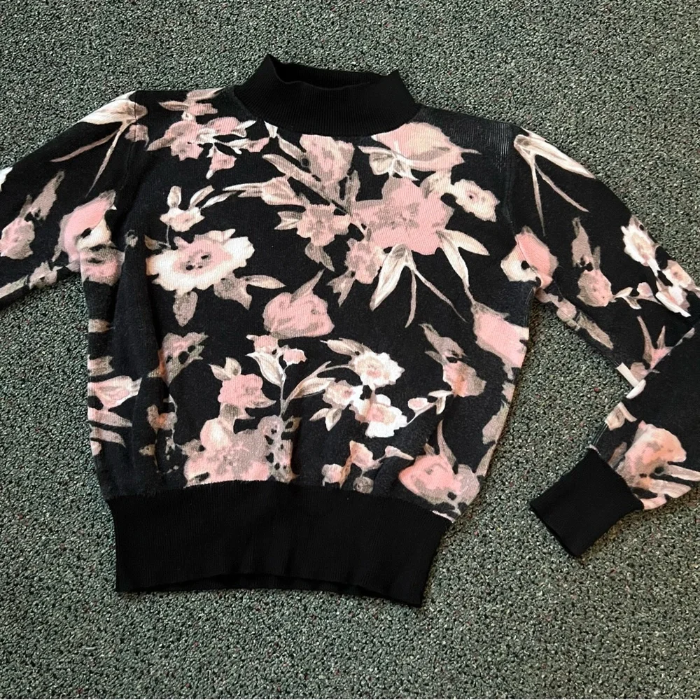 Black Colorblock Hem w/ Pink & Cream Floral Mockneck Fitted Long-Sleeve Sweater